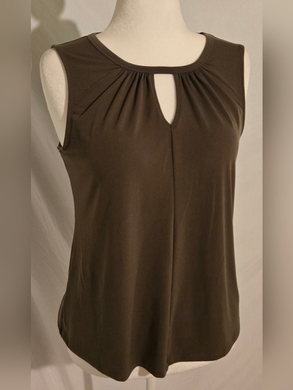 Sleeveless Keyhole Neck Tank Top - OLIVE